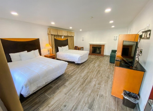 Town and Country Inn image 1
