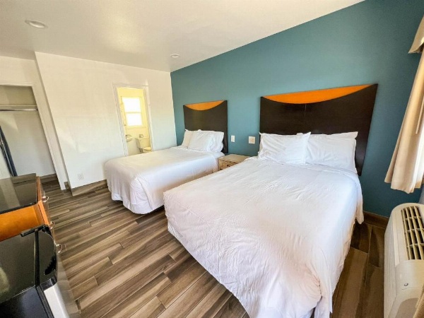 Town and Country Inn image 33
