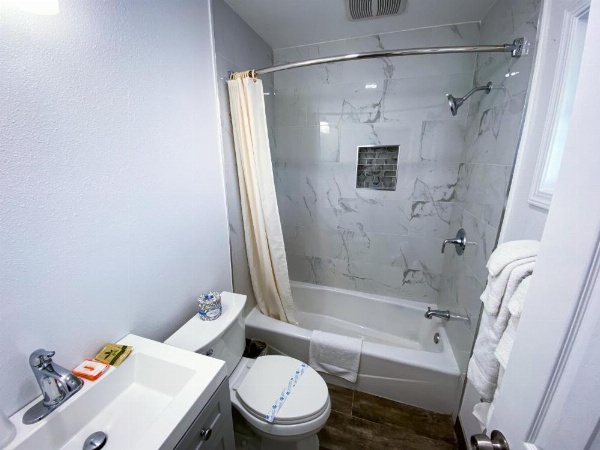 Town and Country Inn image 46